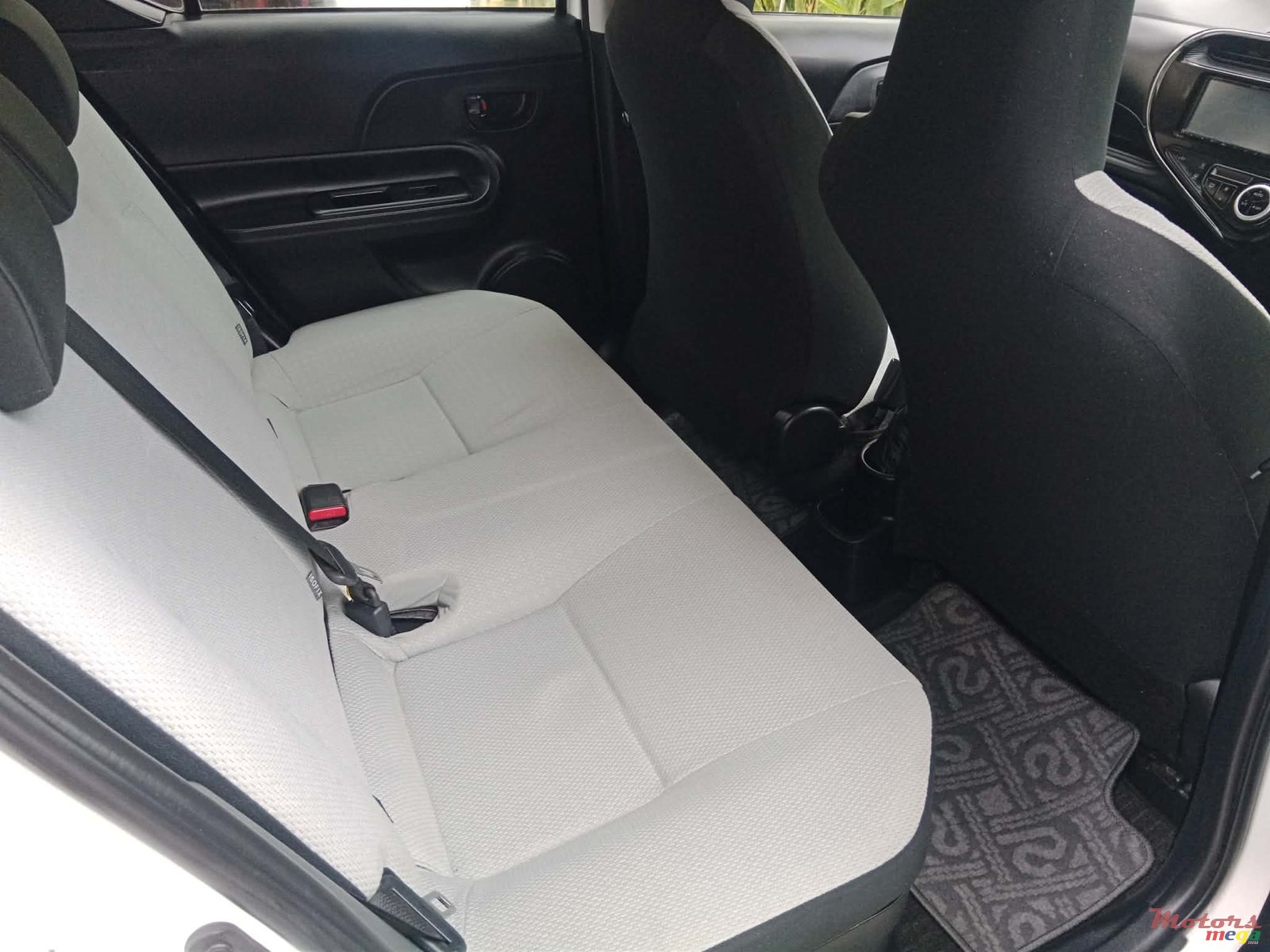2020' Toyota Aqua 1.5l HYBRID photo #5