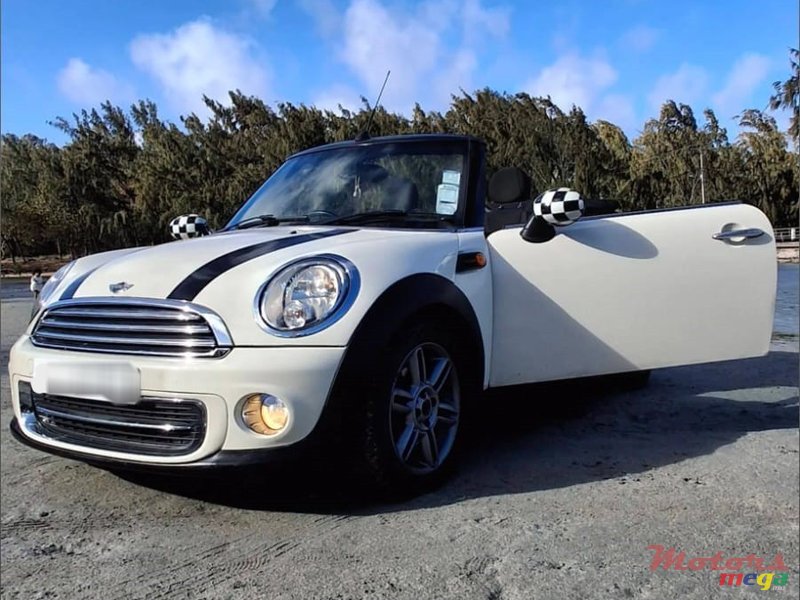 2015' MINI Cooper photo #1