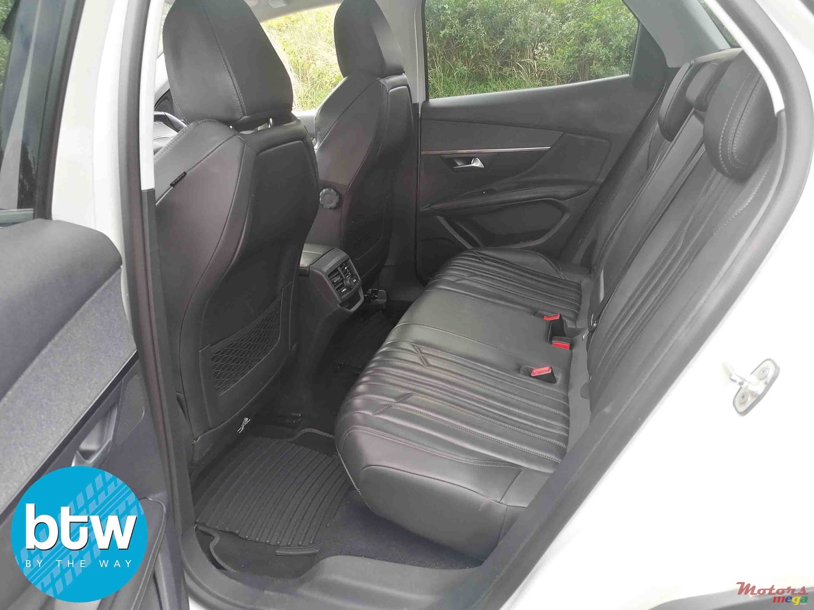 2017' Peugeot 3008 photo #5