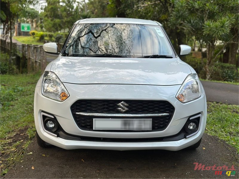 2021' Suzuki Swift photo #1