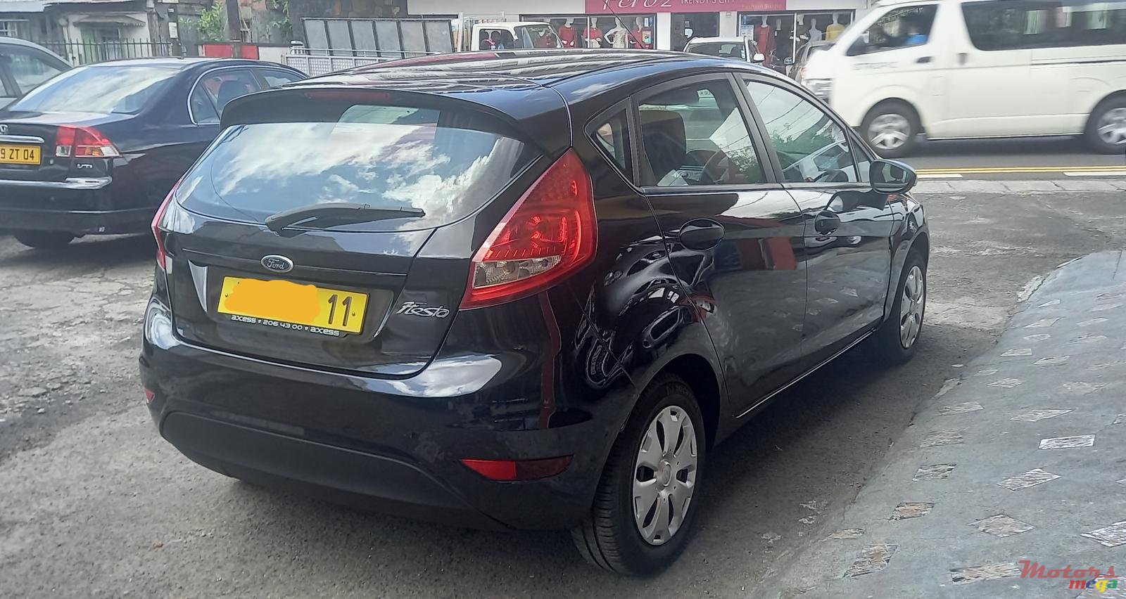 2011' Ford Fiesta photo #3