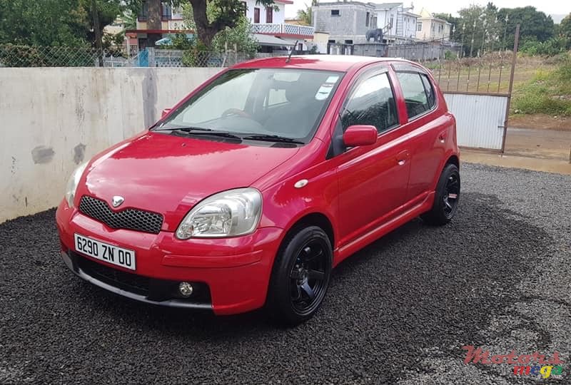 2000' Toyota Vitz photo #2