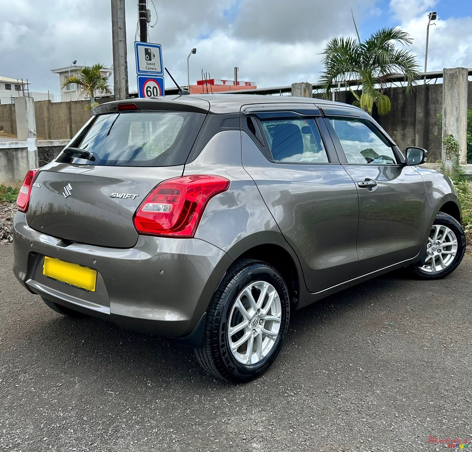 2019' Suzuki Swift GLX photo #4