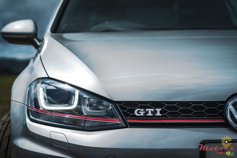 2014' Volkswagen Golf GTI photo #1