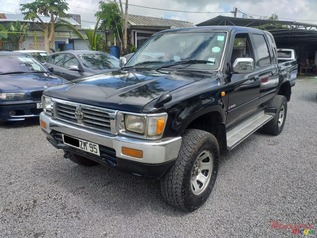 1995' Toyota Hilux photo #2