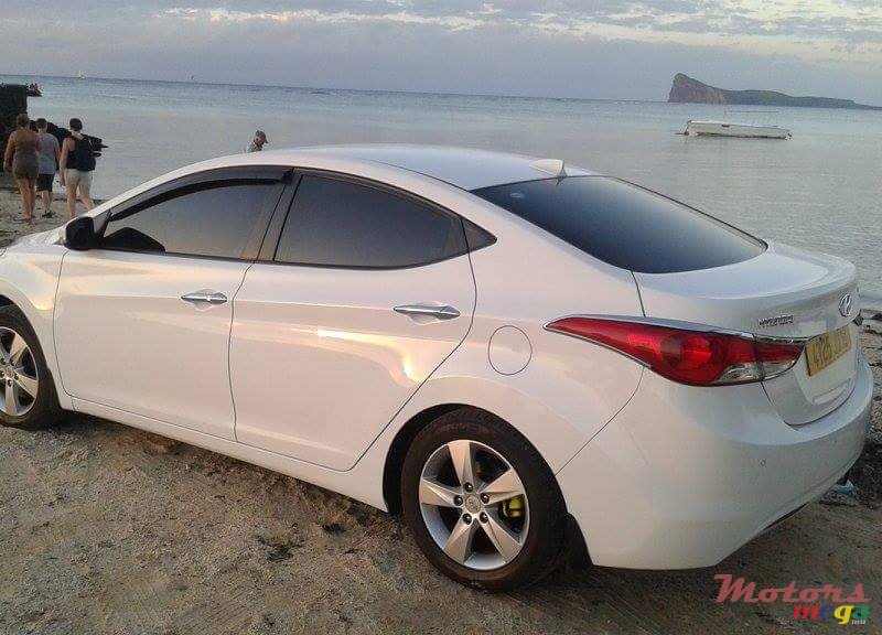 2012' Hyundai Elantra 1.6 GLS photo #2