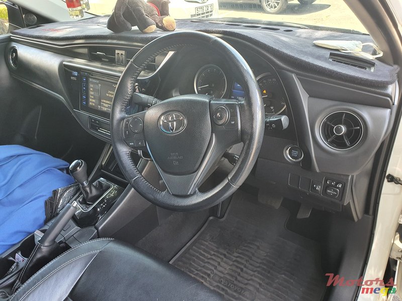 2017' Toyota Corolla photo #5