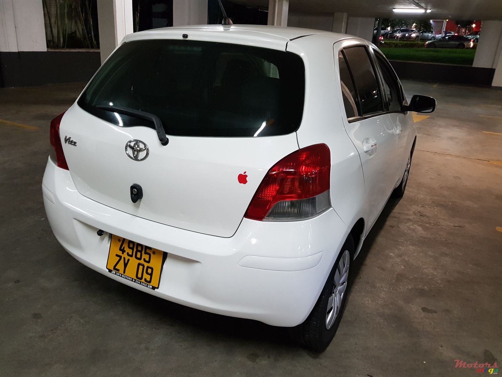2009' Toyota Vitz automatic photo #4
