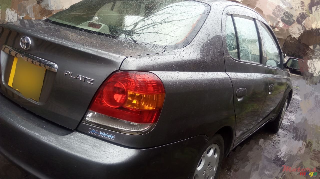 2004' Toyota Platz photo #1
