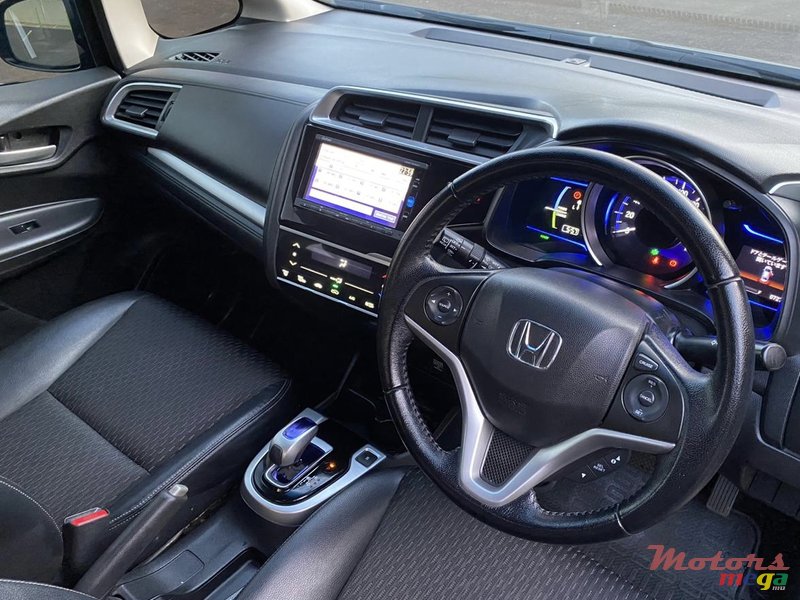 2014' Honda Fit Hybrid photo #4