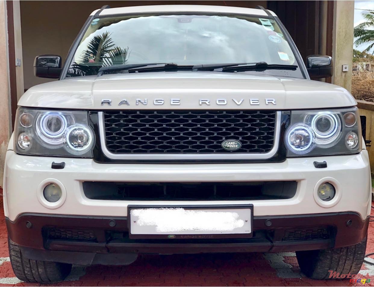 2009' Land Rover Range Rover Sport photo #2