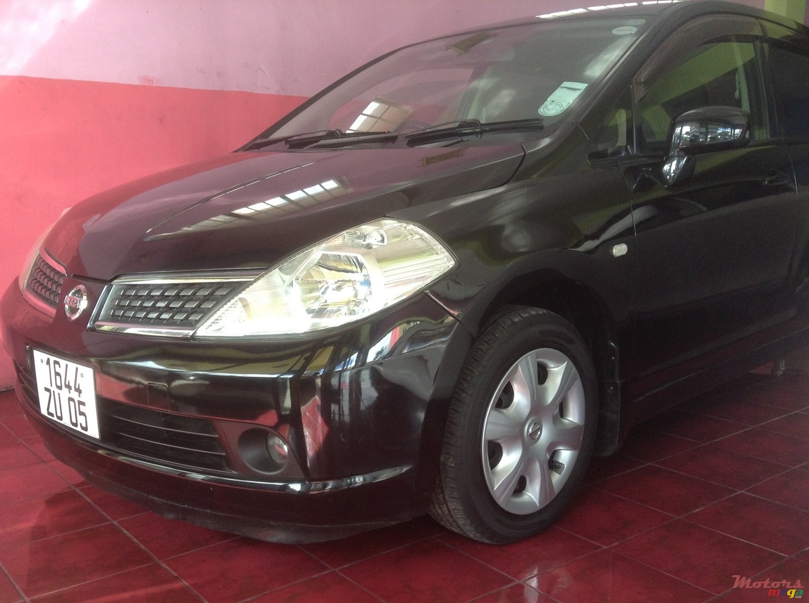 2005' Nissan Tiida photo #1