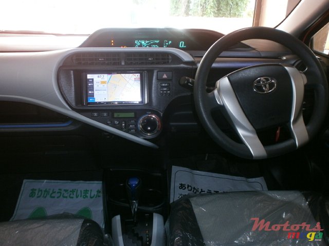 2013' Toyota Auris Aqua photo #5