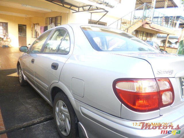 2000' Nissan Sunny Ex-Saloon Voiture Enseignant photo #2