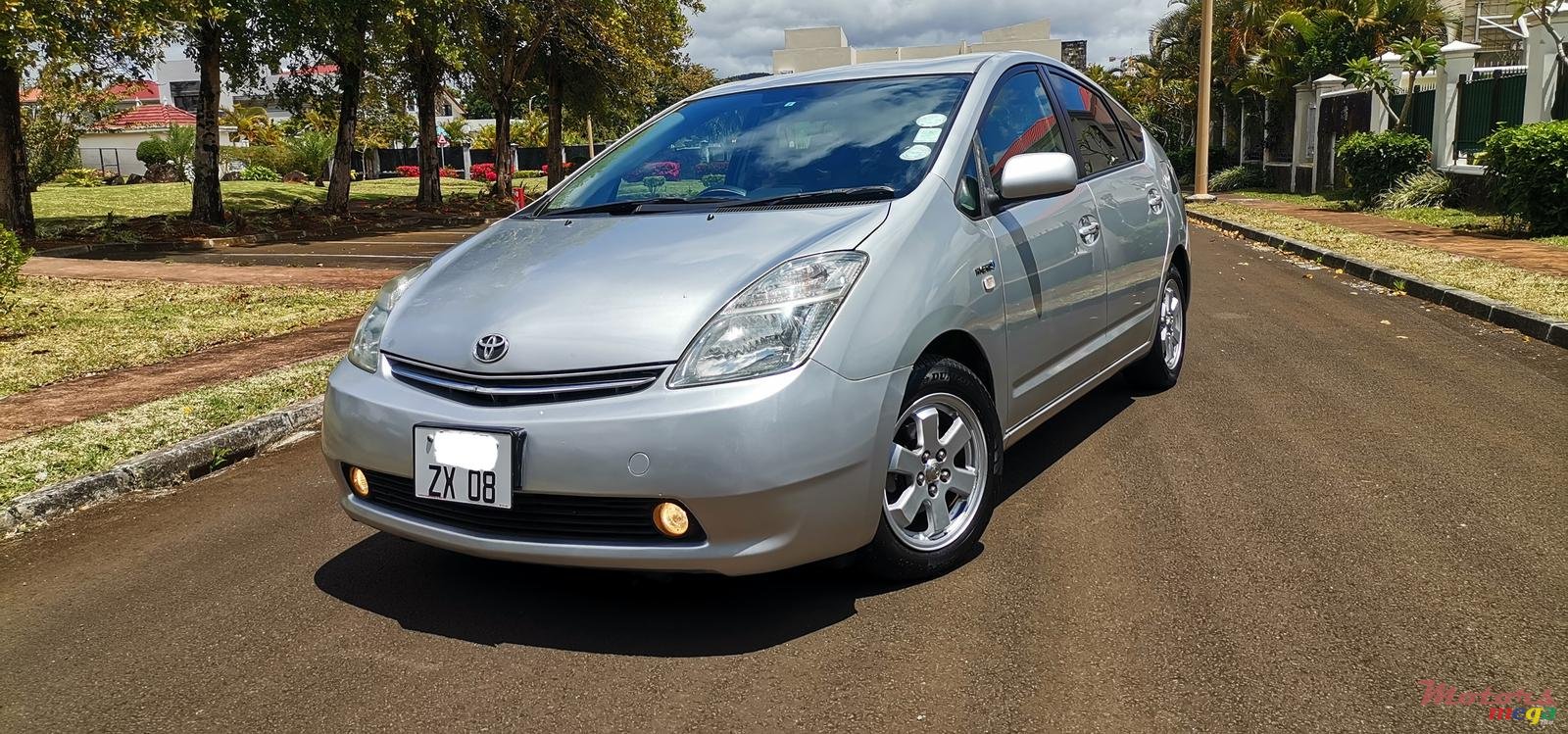 2008' Toyota Prius photo #2