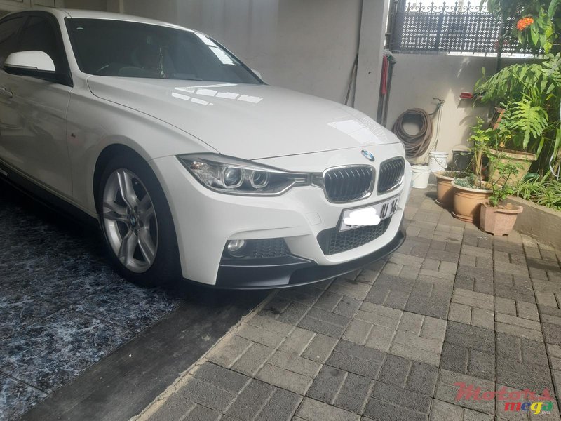 2014' BMW 3 Series Sedan photo #3
