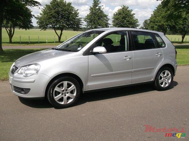 2010' Volkswagen Polo photo #1