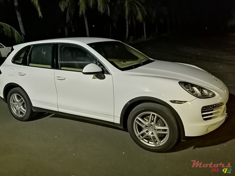 2012' Porsche Cayenne photo #1