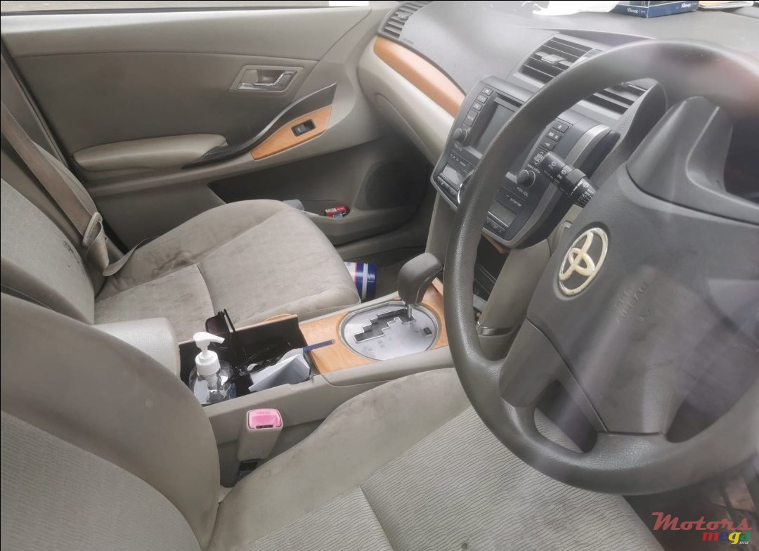 2009' Toyota Allion photo #1