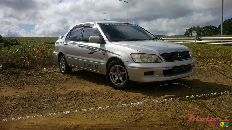 2002' Mitsubishi Lancer photo #1