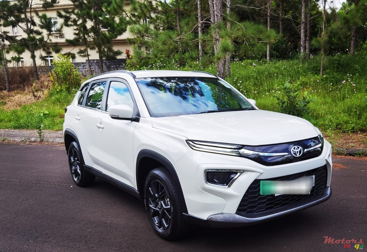 2024' Toyota Urban Cruiser photo #1