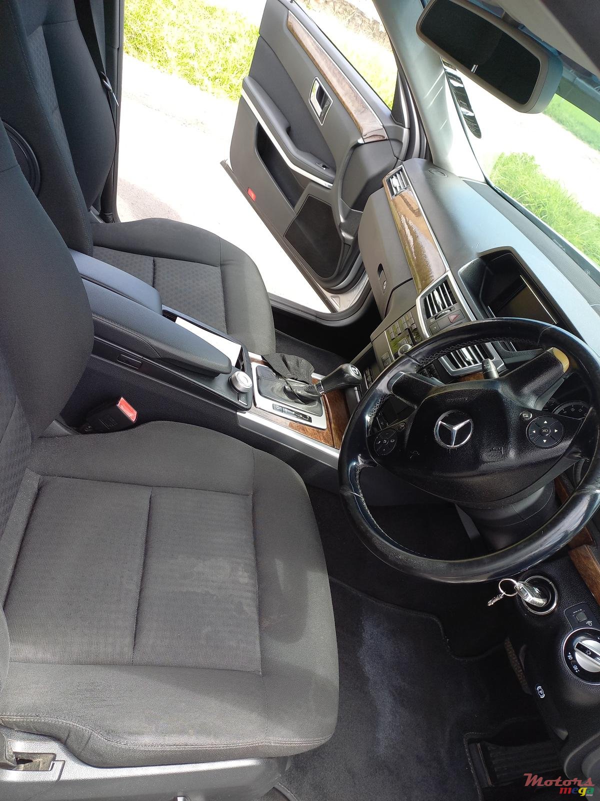 2010' Mercedes-Benz 200E photo #5