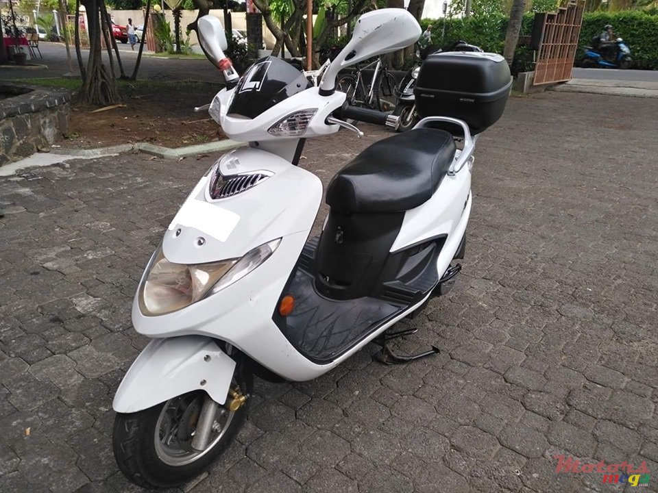 2017' Suzuki AN125 photo #3