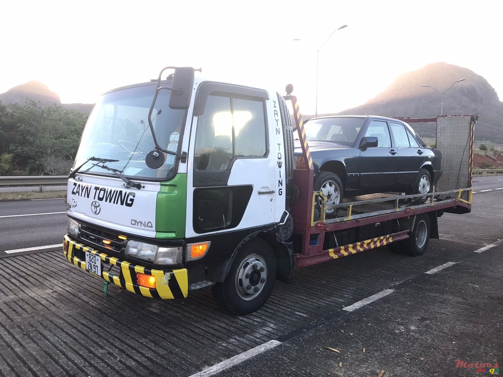 1997' Toyota Towing bed photo #1