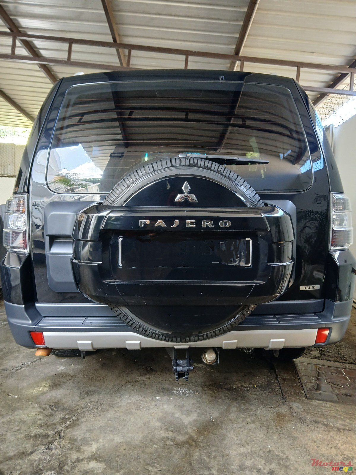 2010' Mitsubishi Pajero photo #3