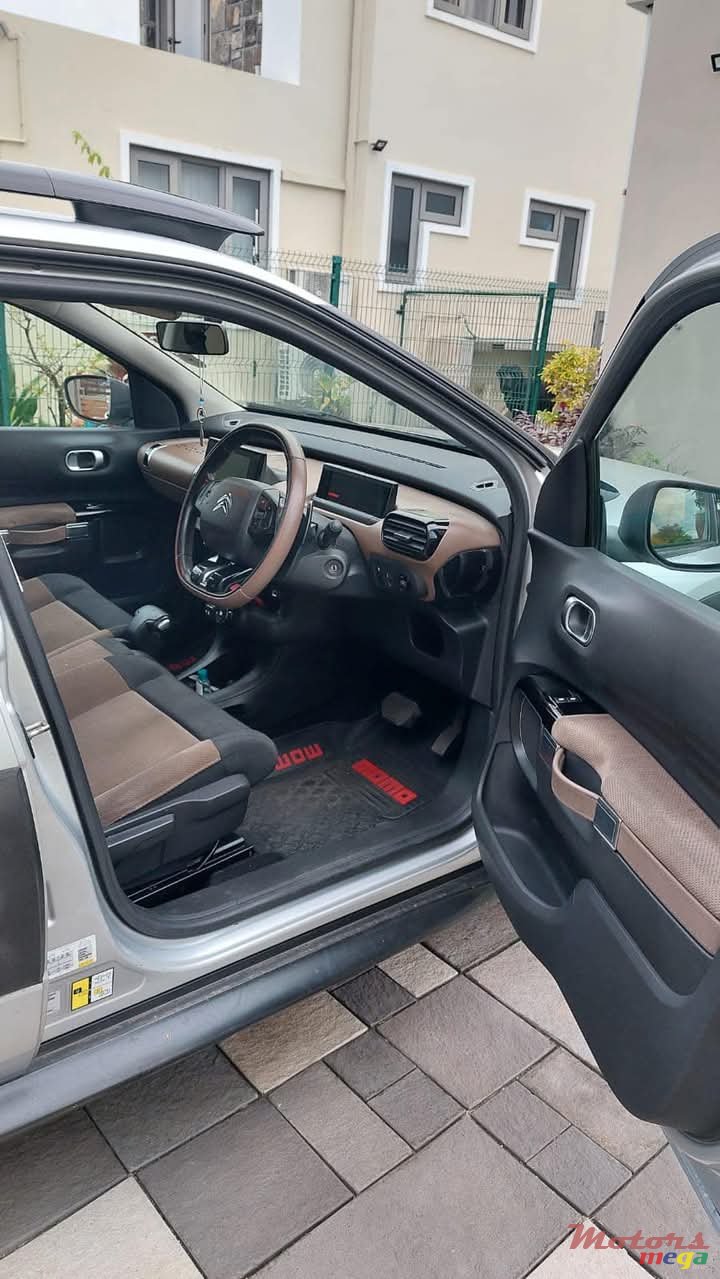 2017' Citroen C4 Cactus photo #3
