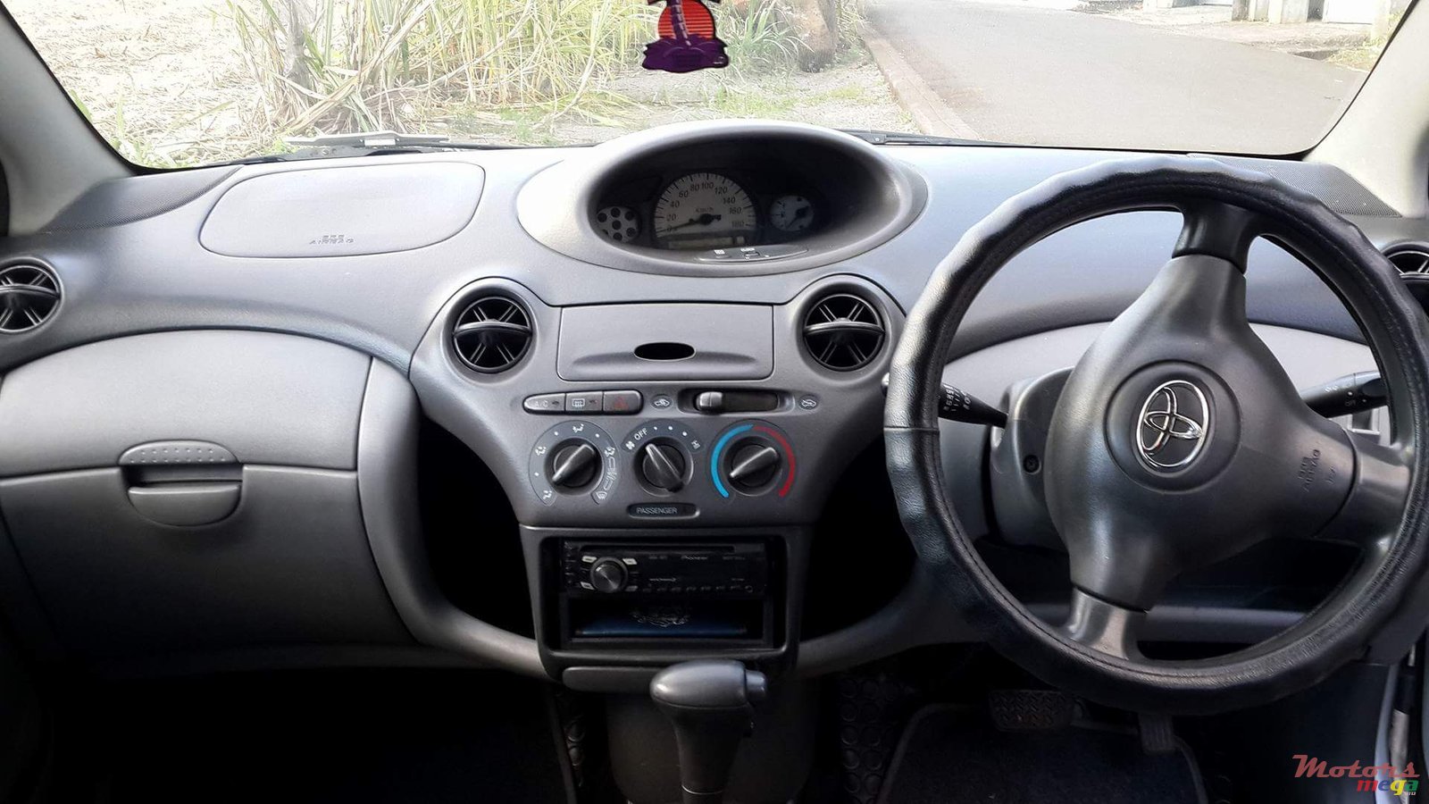 2002' Toyota Vitz photo #5