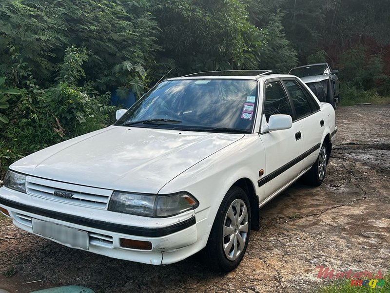 1989' Toyota Carina photo #1