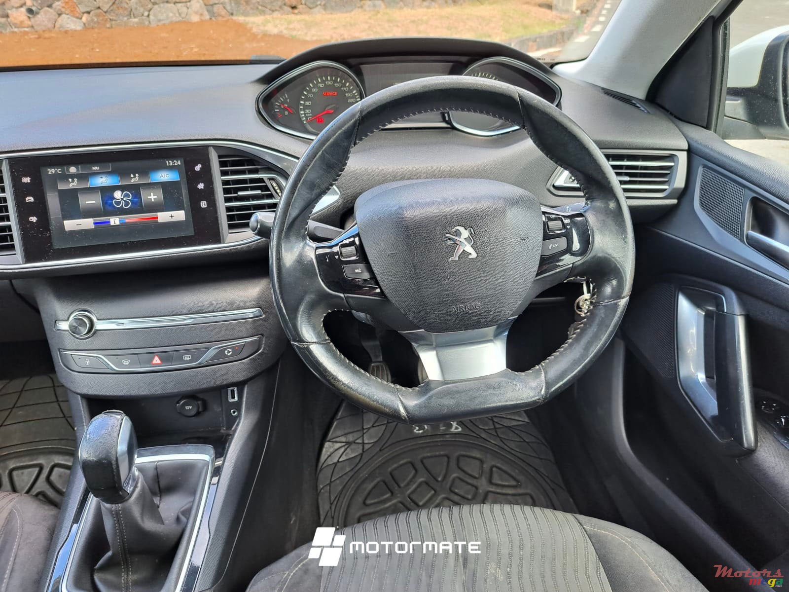 2015' Peugeot 308 ALLURE photo #6