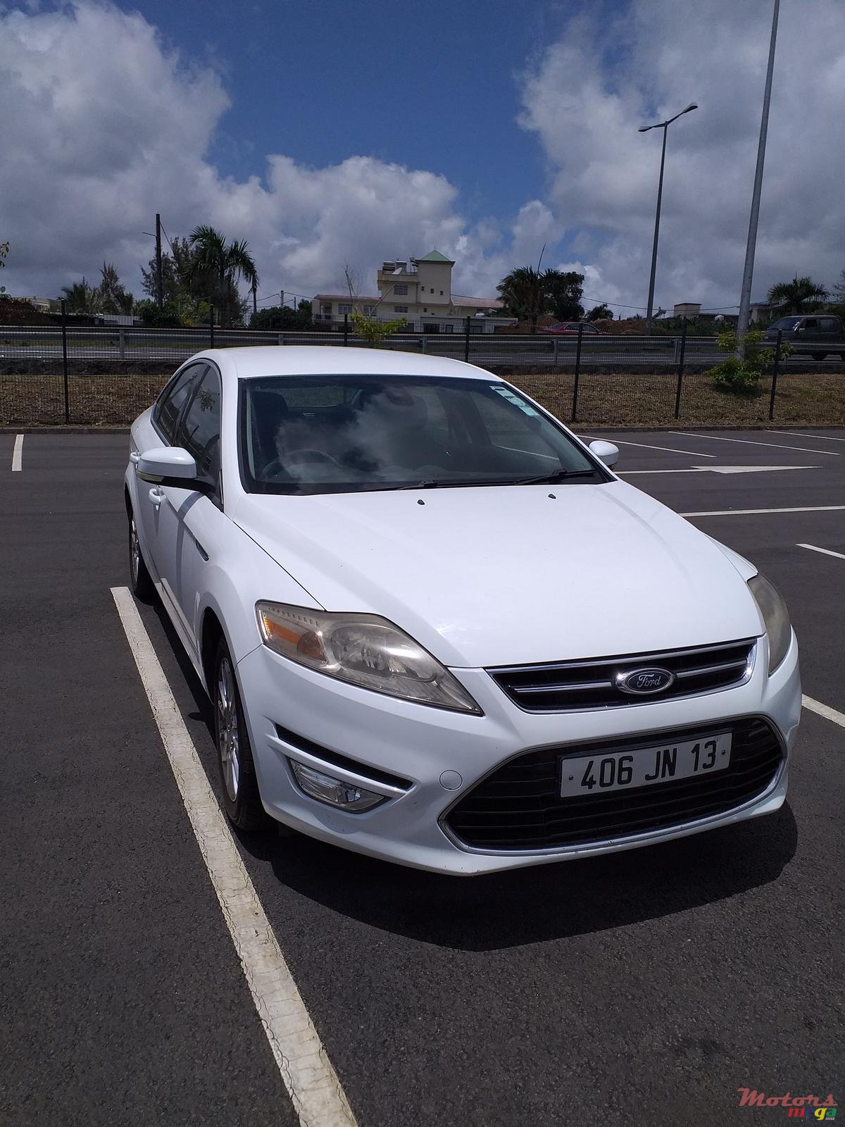 2013' Ford Mondeo photo #1