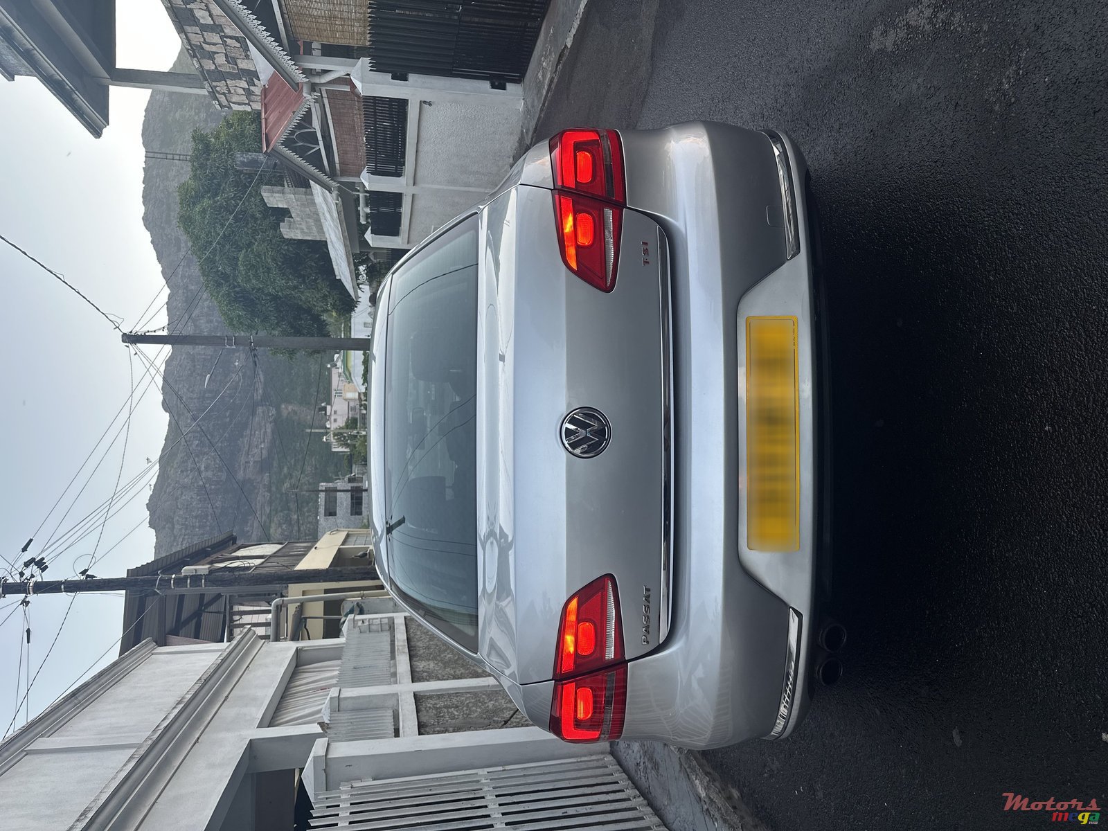 2012' Volkswagen Passat photo #1