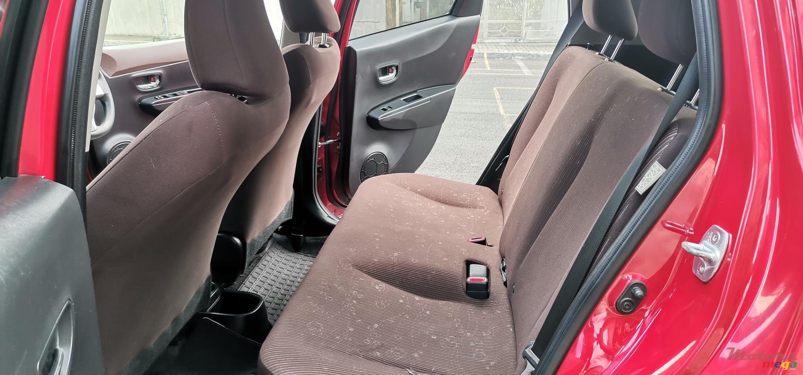 2011' Toyota Vitz Jewela photo #6