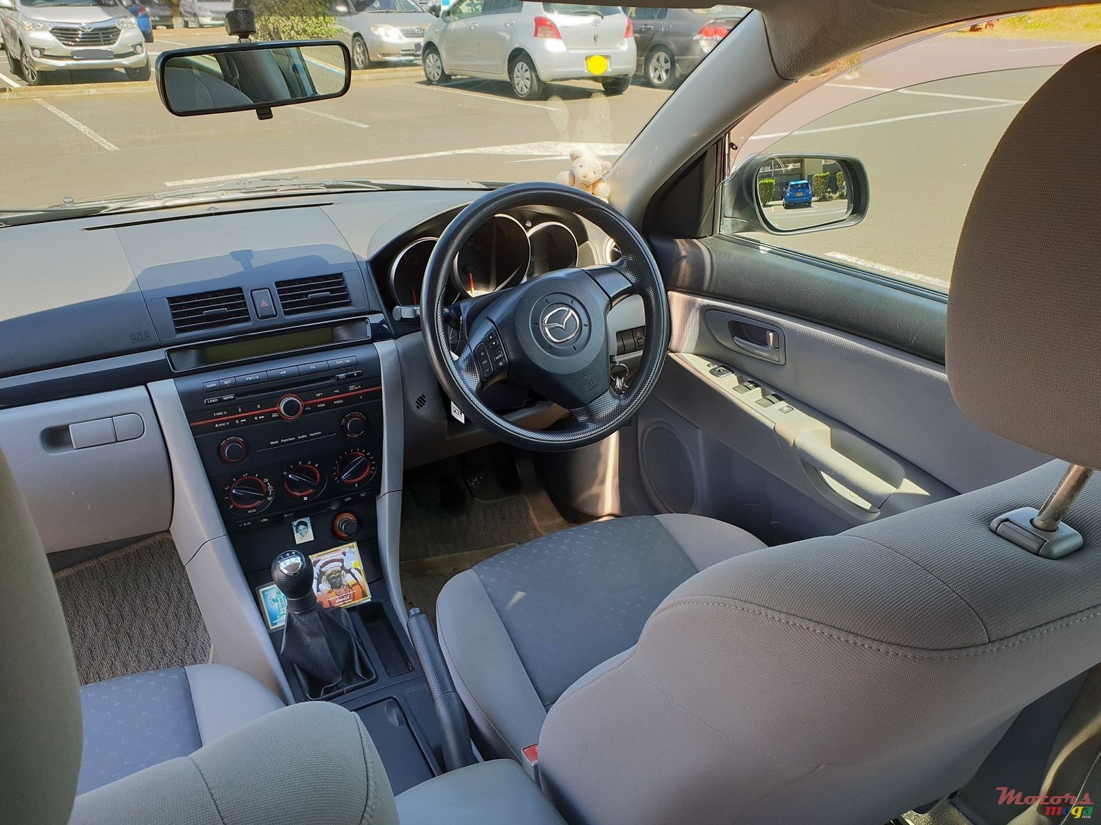 2005' Mazda Axela photo #7