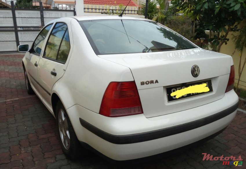 2001' Volkswagen Bora photo #1