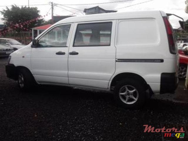 2004' Toyota Town Ace photo #2