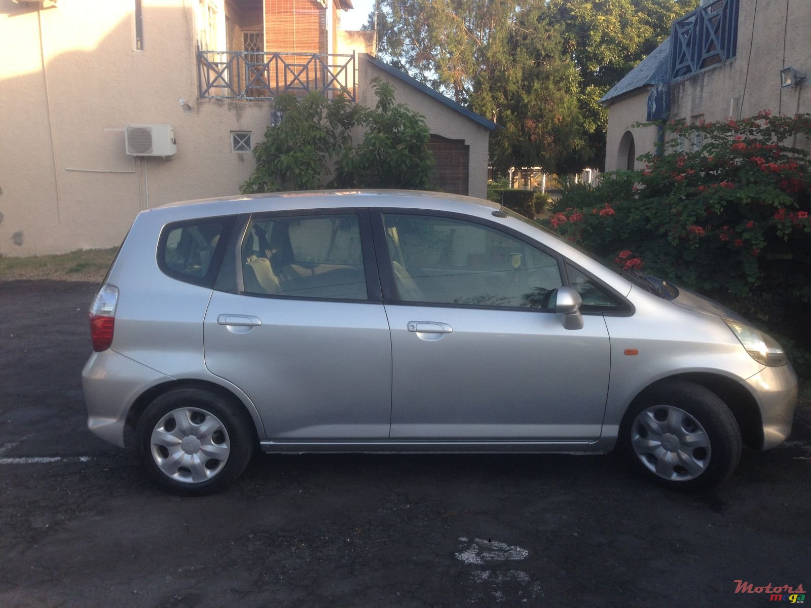 2005' Honda Fit photo #1