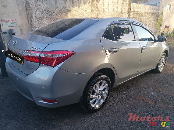 2017' Toyota Corolla Saloon photo #1