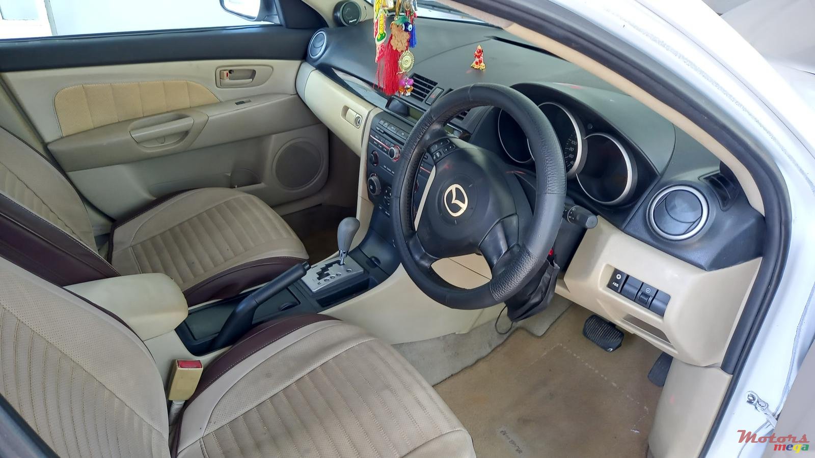 2004' Mazda 3 photo #7