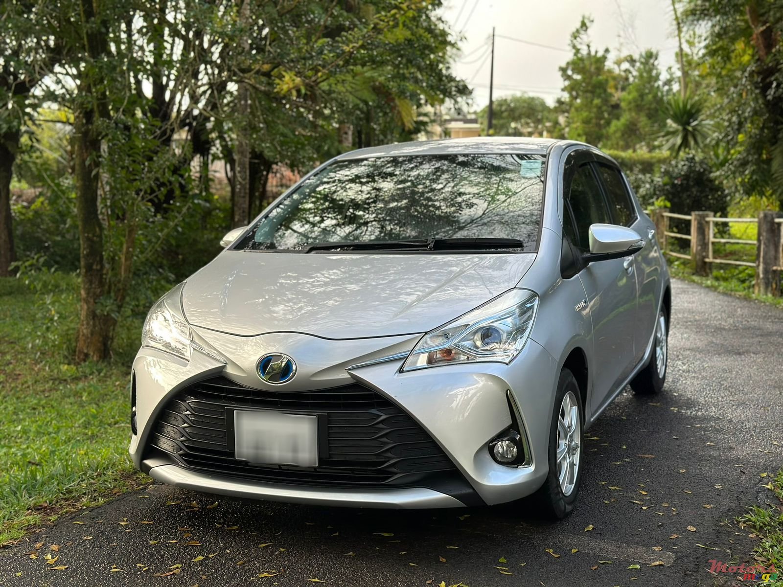 2017' Toyota Vitz Hybrid photo #2