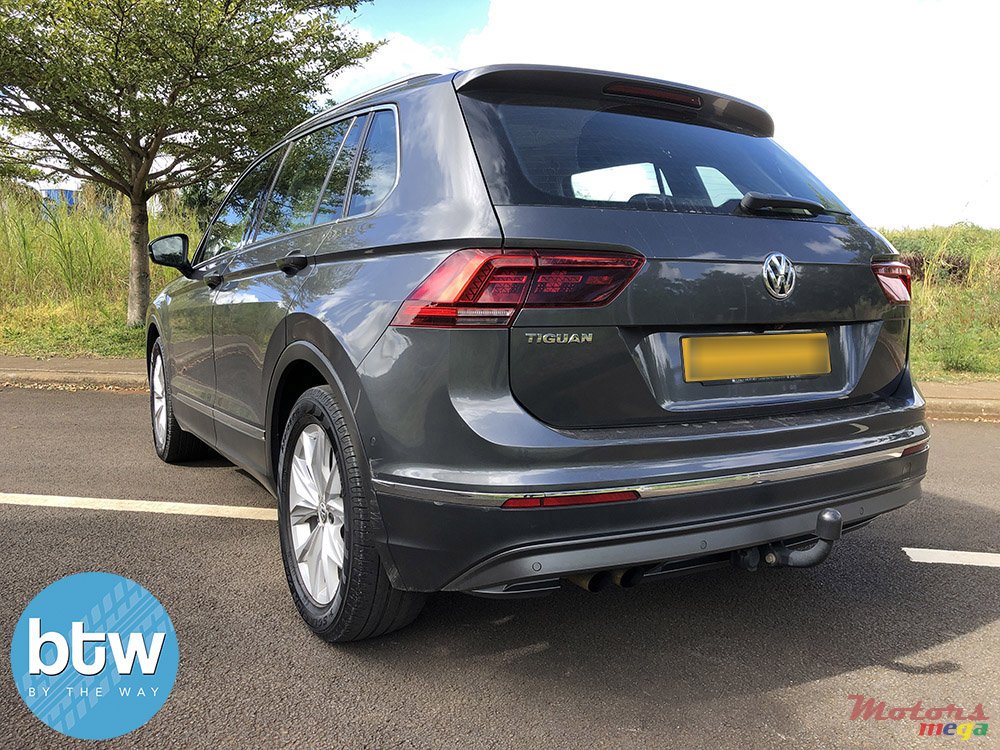 2018' Volkswagen Tiguan photo #3