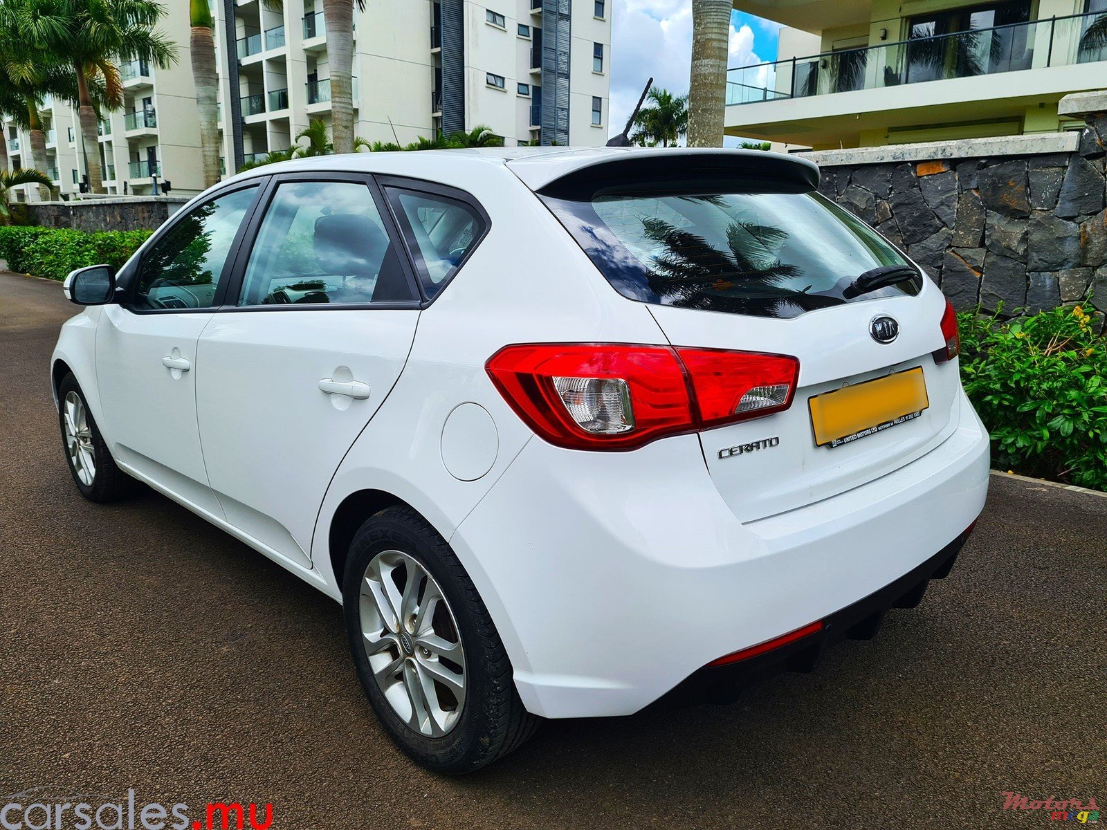 2011' Kia Cerato 1.6 Hatchback photo #4