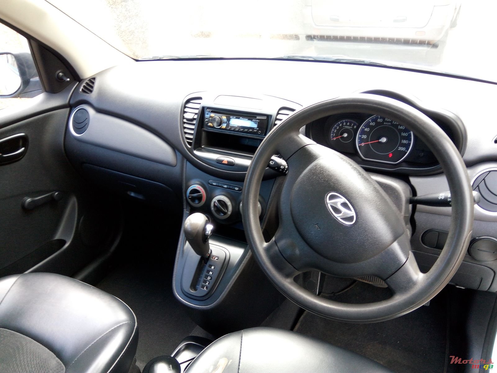 2012' Hyundai i10 photo #3