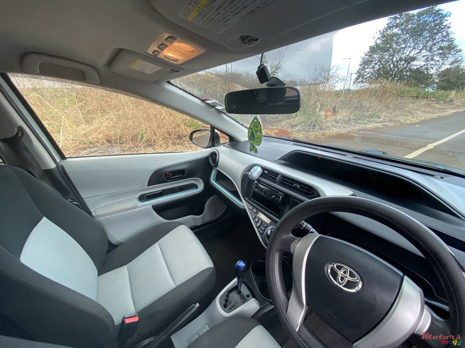 2013' Toyota Aqua photo #4