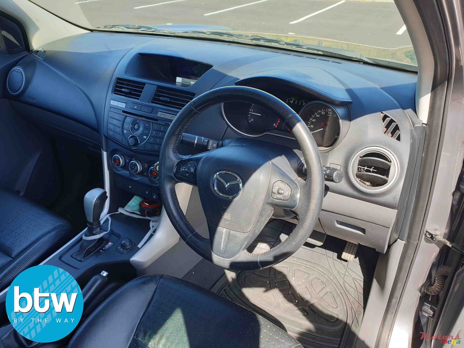 2015' Mazda BT-50 photo #6