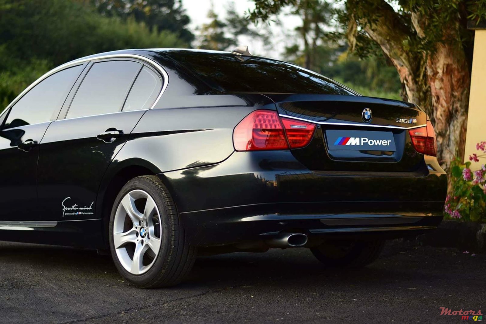2010' BMW 316 photo #3