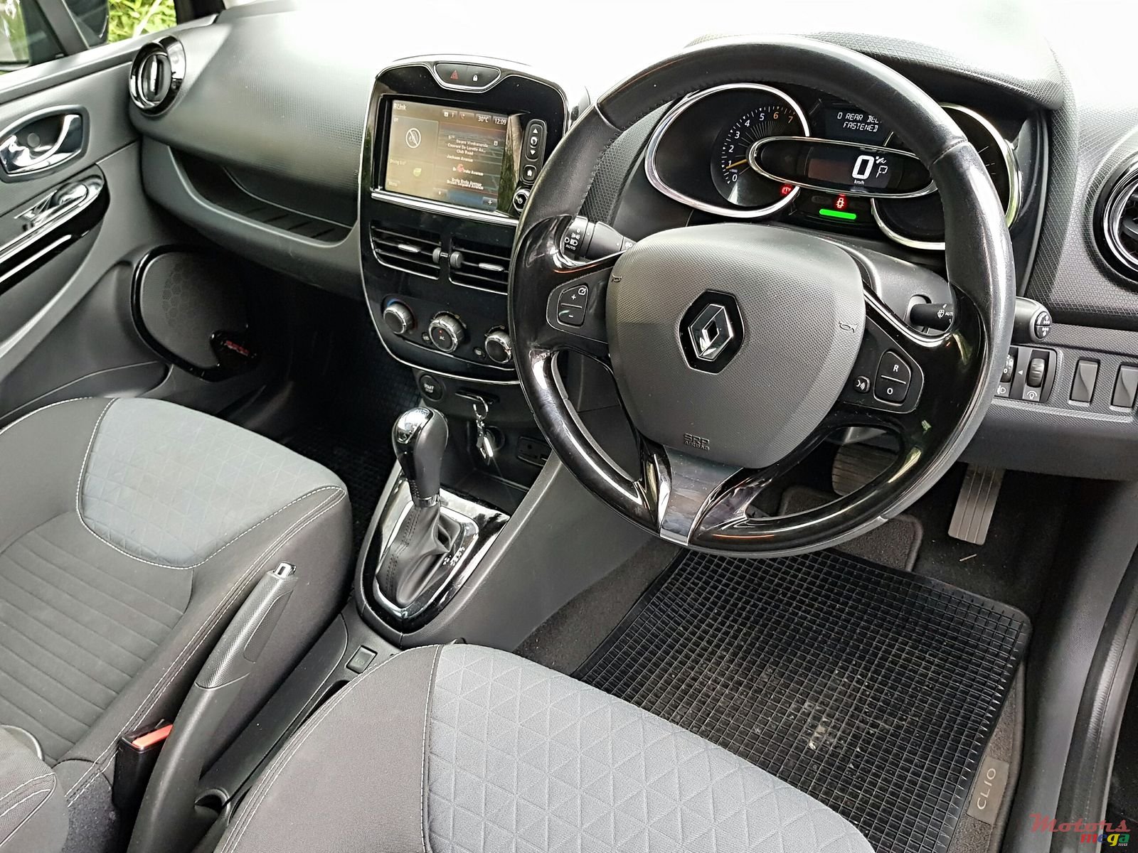 2015' Renault Clio Turbo automatic photo #6
